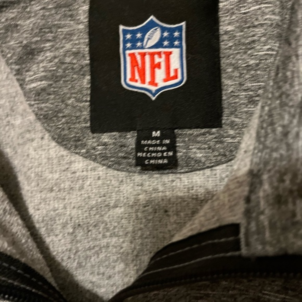 New England patriots 1/4 Zip Pullover NFL Sports Size M , Football Attire 